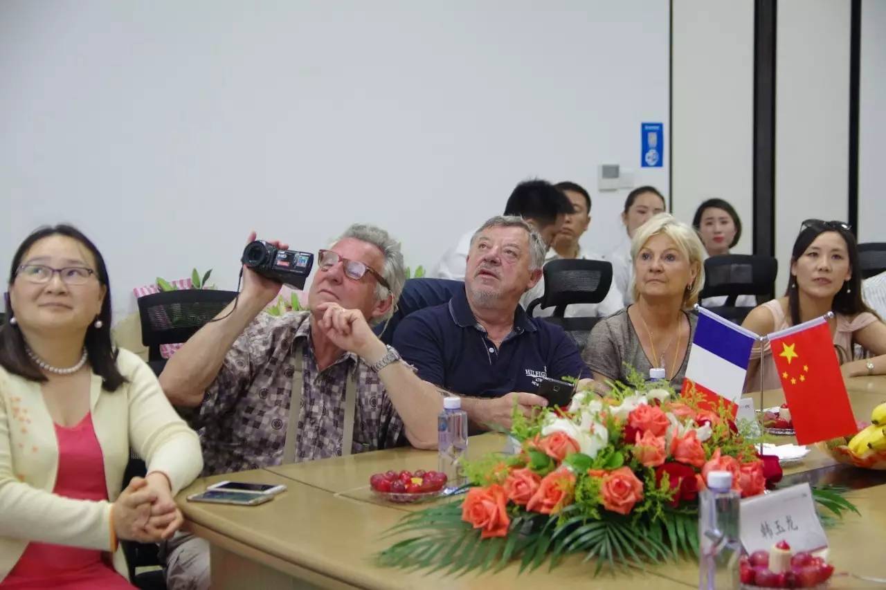 法国代表团倾尽全力，为国争光令人敬佩的简单介绍